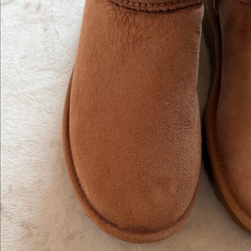 UGG Women's Classic Short II Boots Size 8 - Picture 4 of 9